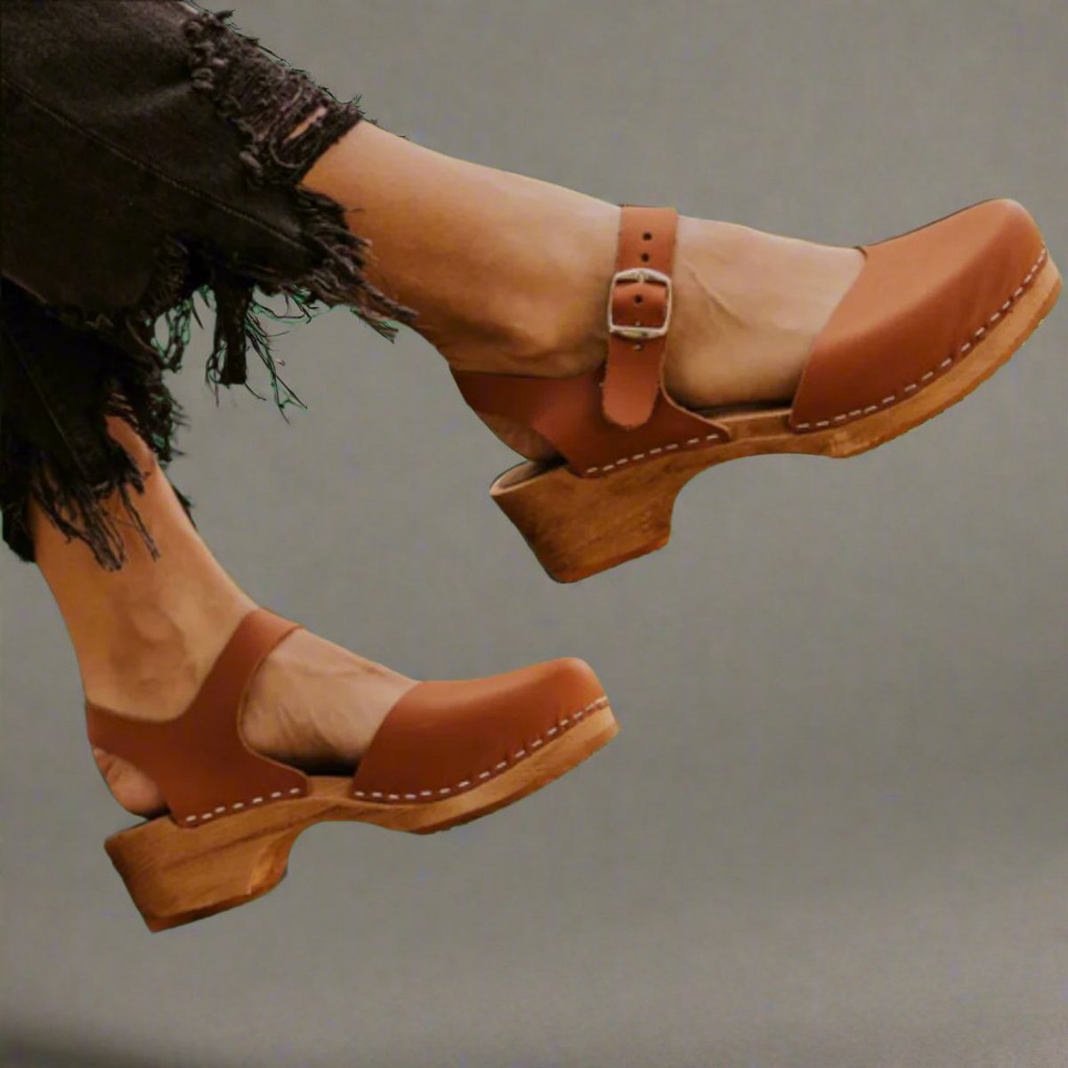 Women's Comfortable Sandals Leather Ankle-Strap Wooden Platform Clogs - Brown