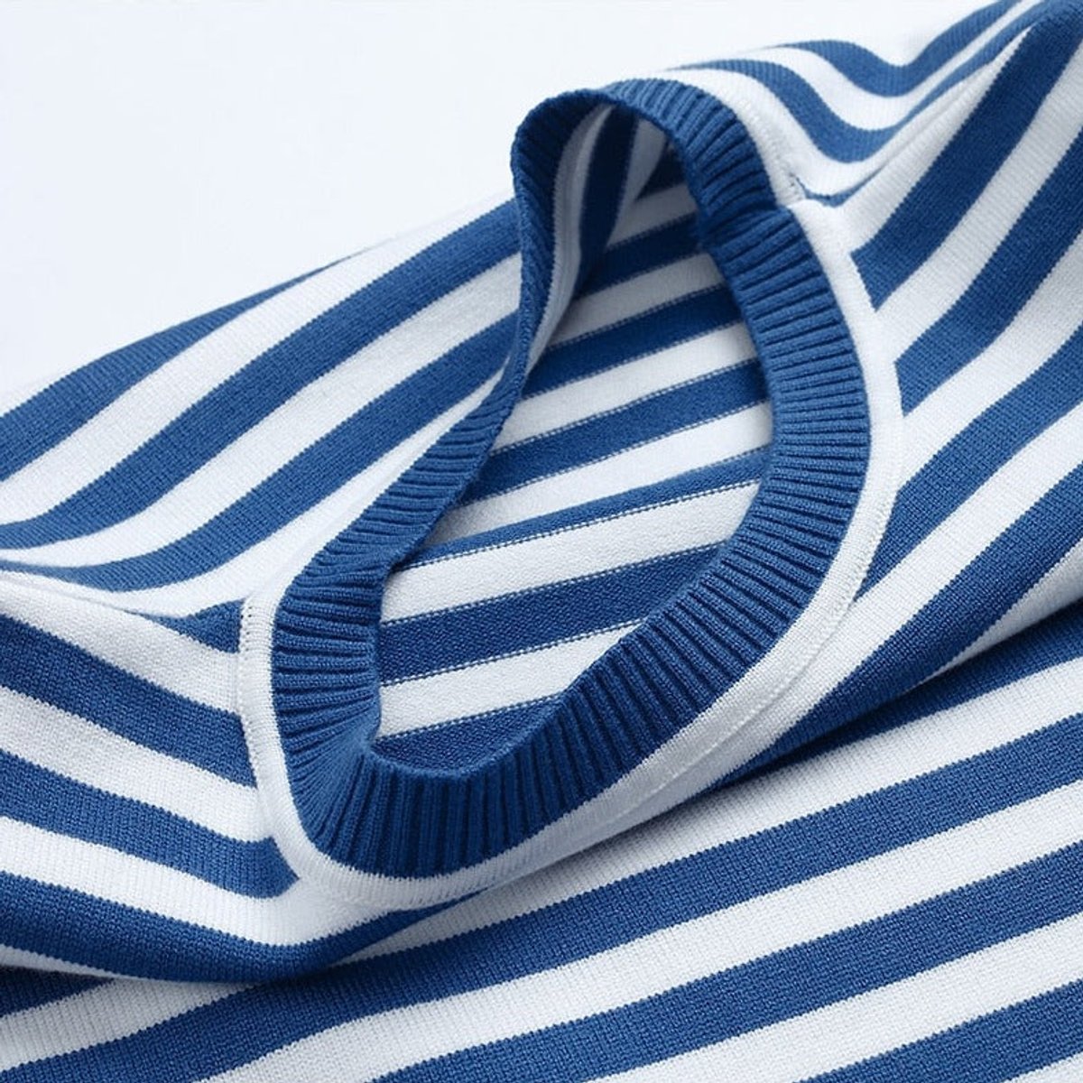 Women's Striped Relaxed-Fit Long-Sleeve Crewneck Sweater