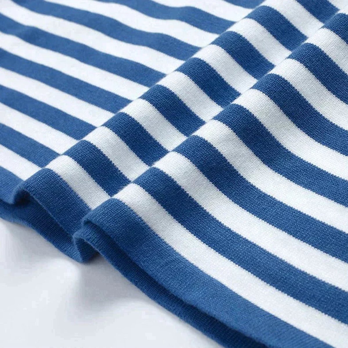 Women's Striped Relaxed-Fit Long-Sleeve Crewneck Sweater